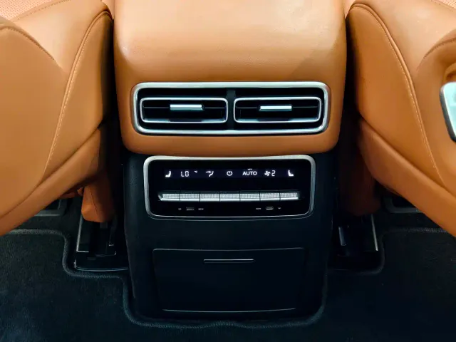 Li Auto L7 — Фото автомобиля 10