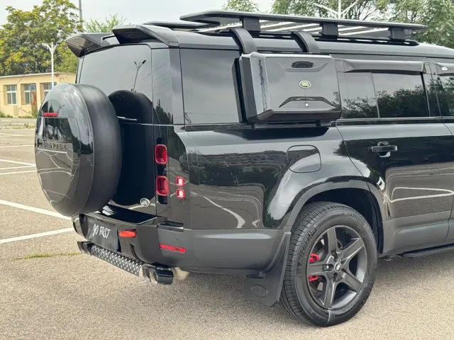 Land Rover Defender — Фото автомобиля 8