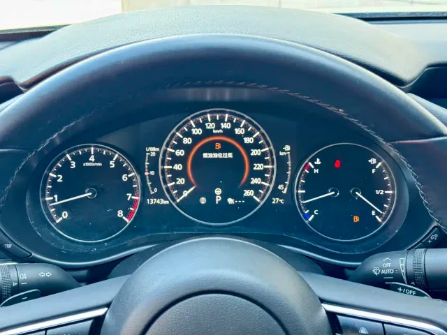 Mazda Axela — Фото автомобиля 20