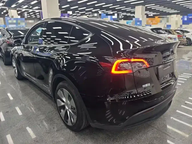 Tesla Model Y — Фото автомобиля 4
