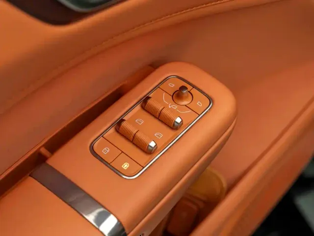 Lynk & Co 900 — Фото автомобиля 16