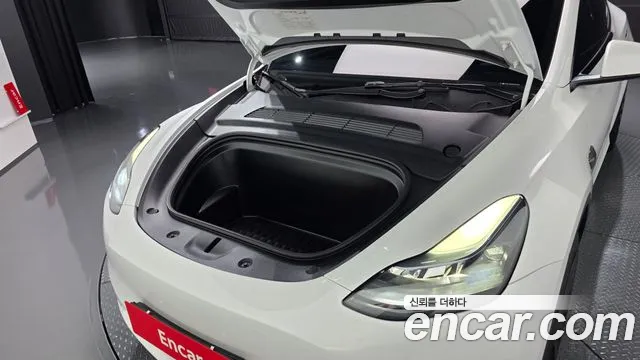Tesla Model Y — Фото автомобиля 9