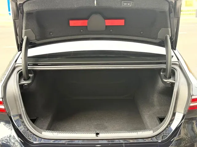 BMW 5 Series — Фото автомобиля 8