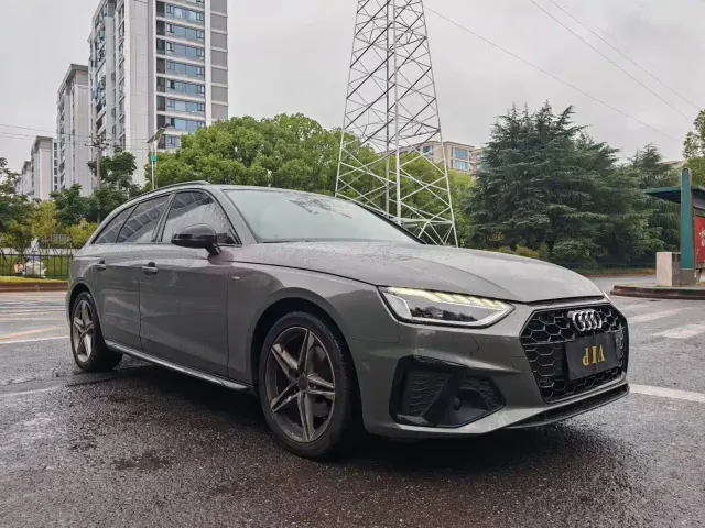 Фотография автомобиля — Audi A4