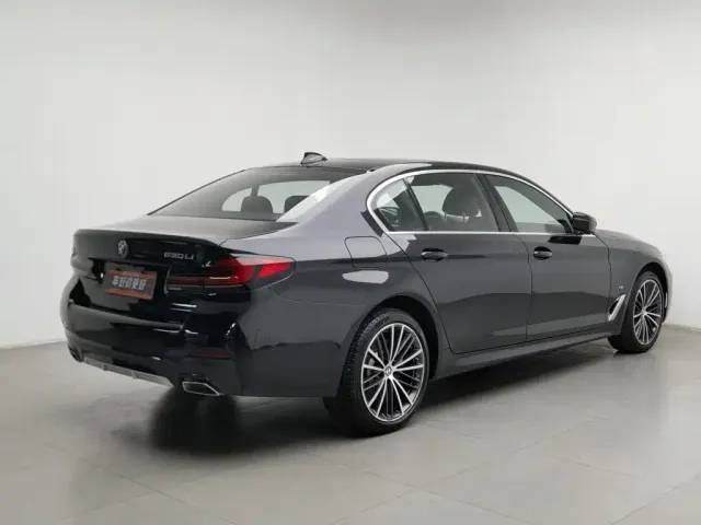 BMW 5 Series — Фото автомобиля 2