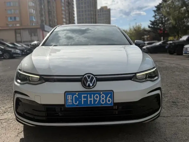 Volkswagen Golf — Фото автомобиля 2