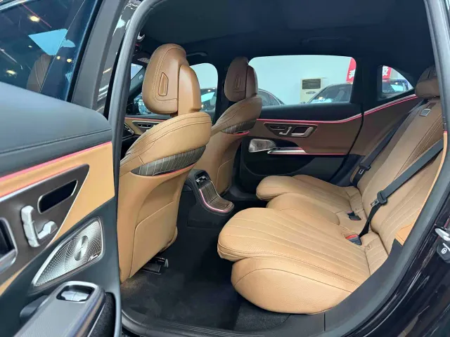 Mercedes-Benz E-Class — Фото автомобиля 12