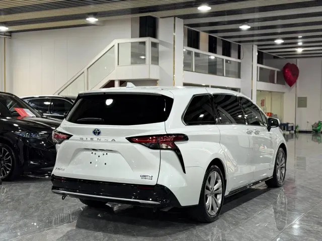 Toyota Sienna — Фото автомобиля 13