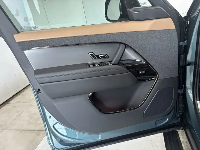 Land Rover Range Rover Sport — Фото автомобиля 11