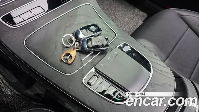 Mercedes-Benz E-Class — Фото автомобиля 23