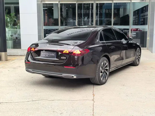 Mercedes-Benz E-Class — Фото автомобиля 14