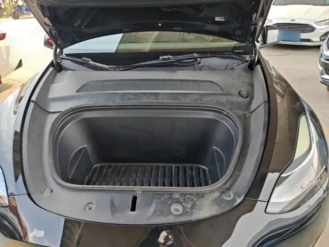 Tesla Model Y — Фото автомобиля 19