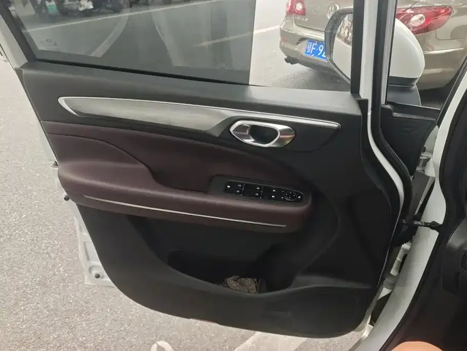 GAC Trumpchi Trumpchi M6 2021 PRO 270T Automatic Luxury Edition — Фото автомобиля 7