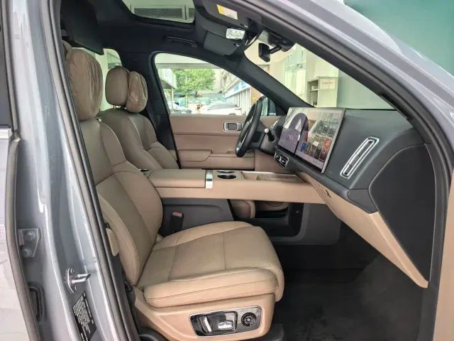 Li Auto L8 — Фото автомобиля 15