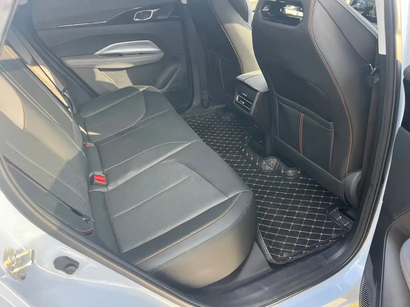 Changan Oshan Changan Oshan Z6 2022 Blue Whale 1.5T DCT Intelligent Enjoyment — Фото автомобиля 11