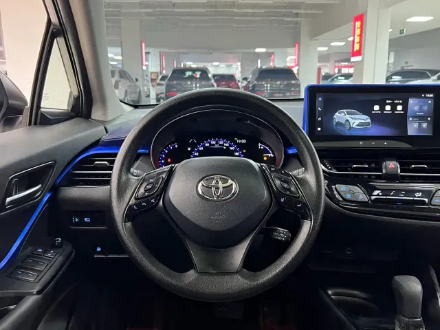 Toyota C-HR — Фото автомобиля 11