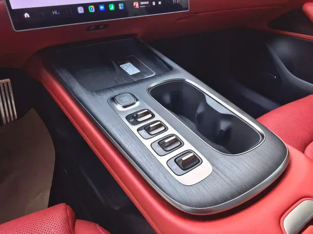 Xiaomi SU7 — Фото автомобиля 10