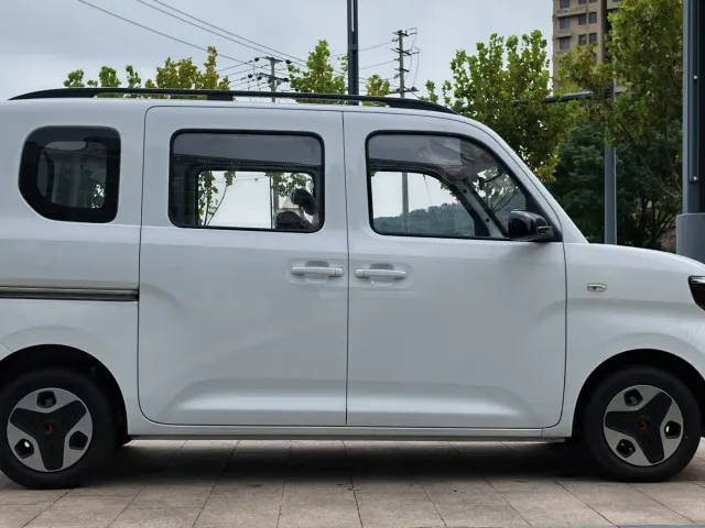 Wuling Zhiguang NEV — Фото автомобиля 7