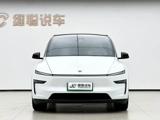 Tesla Model Y L — Фото автомобиля 2