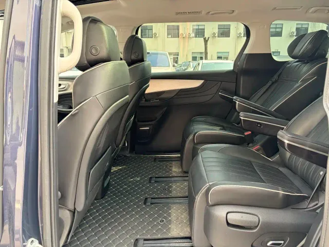 Roewe iMAX8 — Фото автомобиля 8