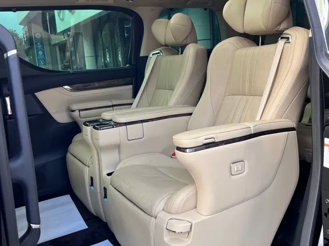 Toyota Alphard — Фото автомобиля 4