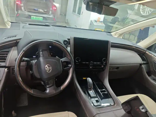 Toyota Alphard — Фото автомобиля 9