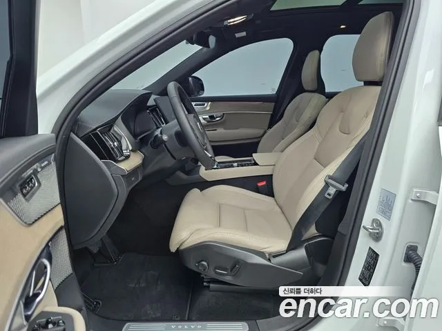 Volvo XC90 — Фото автомобиля 10