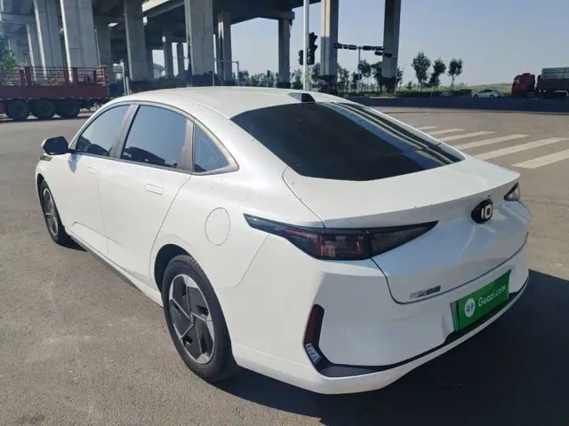 Changan Qiyuan A05 — Фото автомобиля 4