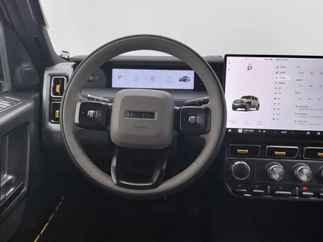 iCAR V23 — Фото автомобиля 11