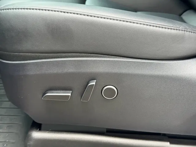Tesla Model Y — Фото автомобиля 21