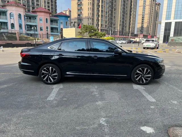 Volkswagen Passat — Фото автомобиля 7