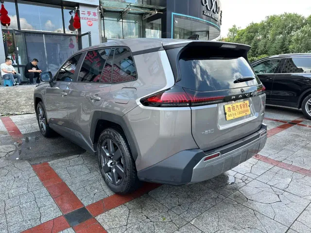 Toyota RAV4 — Фото автомобиля 6