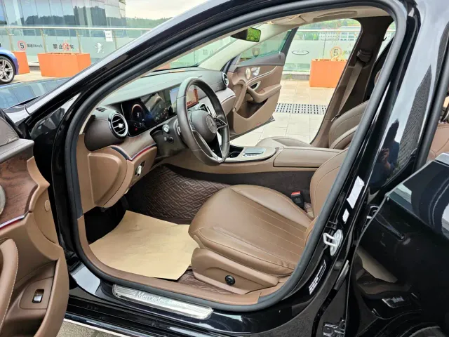 Mercedes-Benz E-Class — Фото автомобиля 17