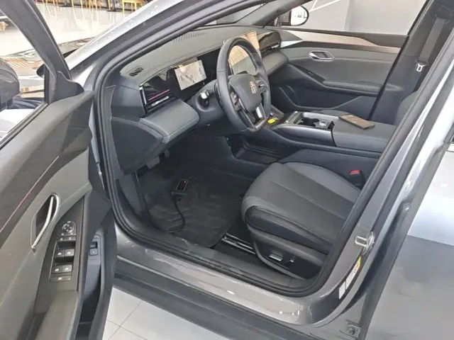 BYD Qin L — Фото автомобиля 15