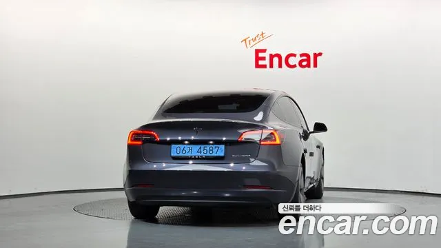 Tesla Model 3 — Фото автомобиля 4