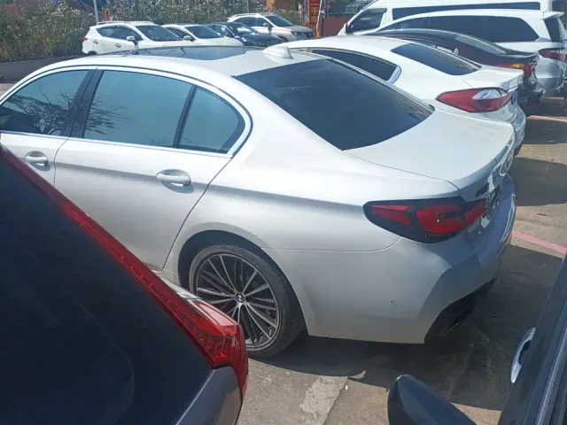 BMW 5 Series — Фото автомобиля 22