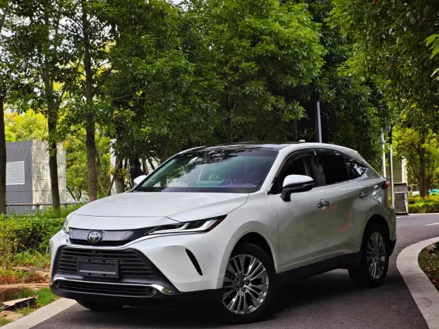 Фотография автомобиля — Toyota Harrier