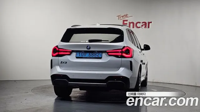 BMW iX3 — Фото автомобиля 4