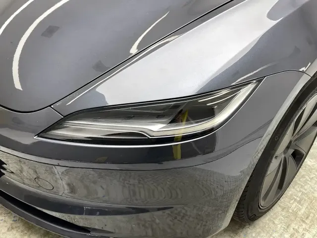 Tesla Model 3 — Фото автомобиля 4