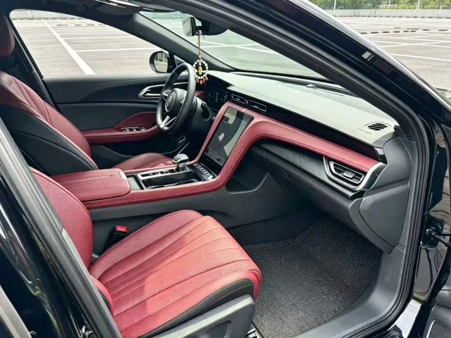 Hongqi H5 — Фото автомобиля 7