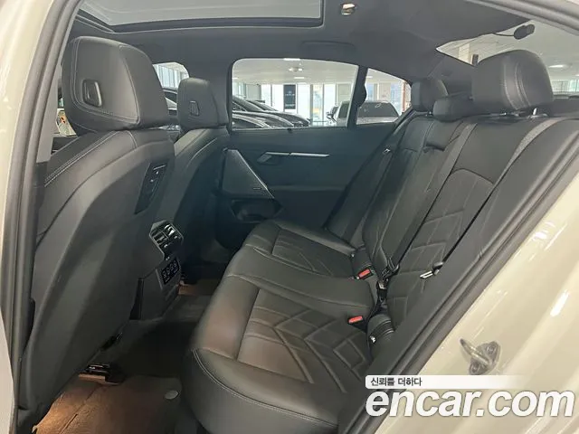 BMW i5 G60 — Фото автомобиля 12