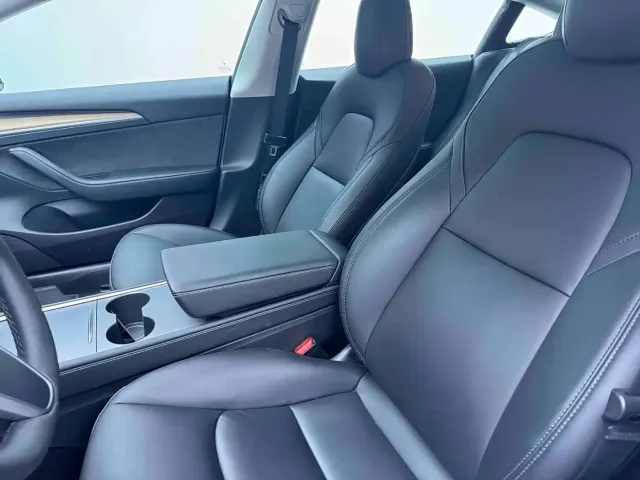 Tesla Model 3 — Фото автомобиля 7