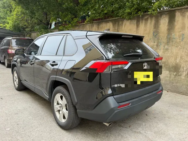 Toyota RAV4 — Фото автомобиля 4