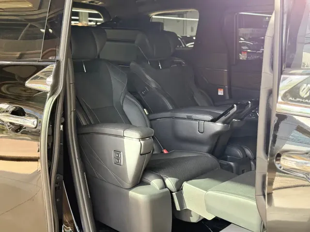 Toyota Alphard — Фото автомобиля 22