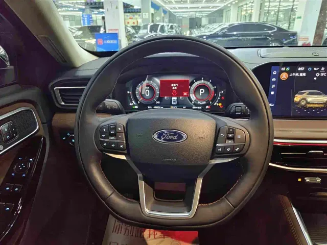 Ford Explorer — Фото автомобиля 8