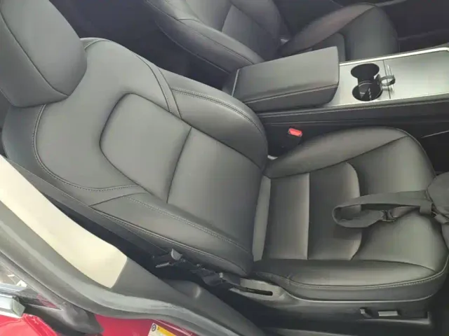 Tesla Model Y — Фото автомобиля 24