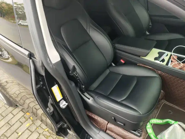 Tesla Model Y — Фото автомобиля 24