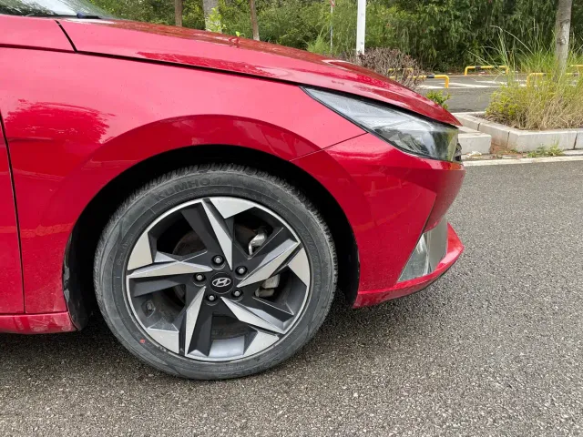Hyundai Elantra — Фото автомобиля 16