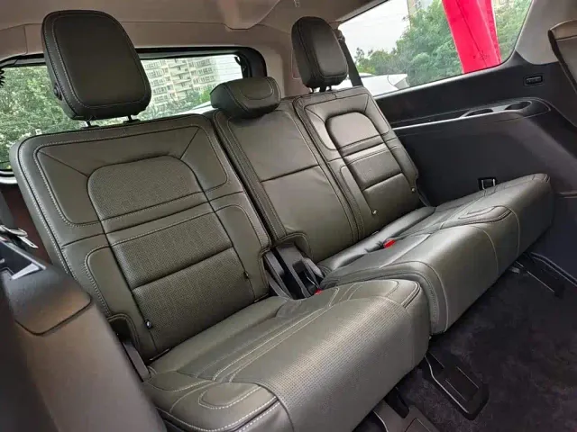 Lincoln Navigator — Фото автомобиля 14