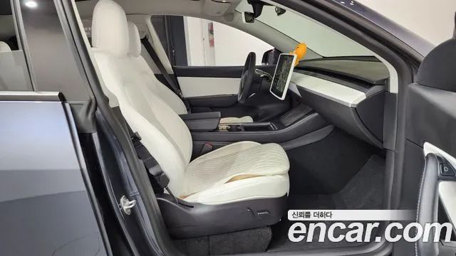 Tesla Model Y — Фото автомобиля 23